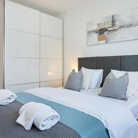 Spacious 2Bdr Apartment Near Business District Zágráb Kültér fotó