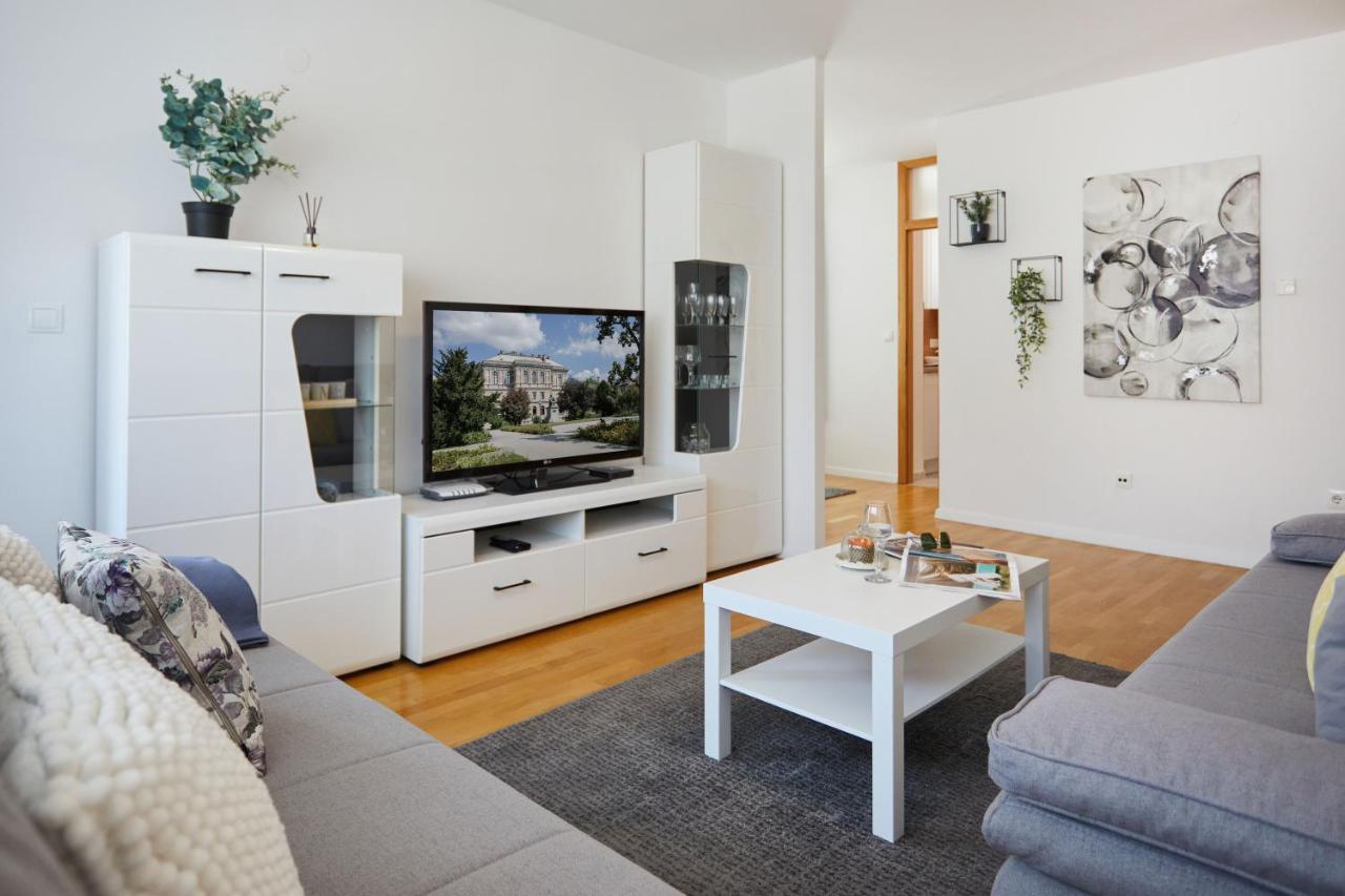 Spacious 2Bdr Apartment Near Business District Zágráb Kültér fotó