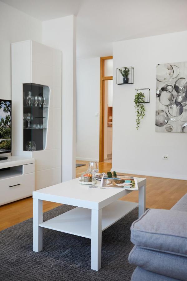 Spacious 2Bdr Apartment Near Business District Zágráb Kültér fotó
