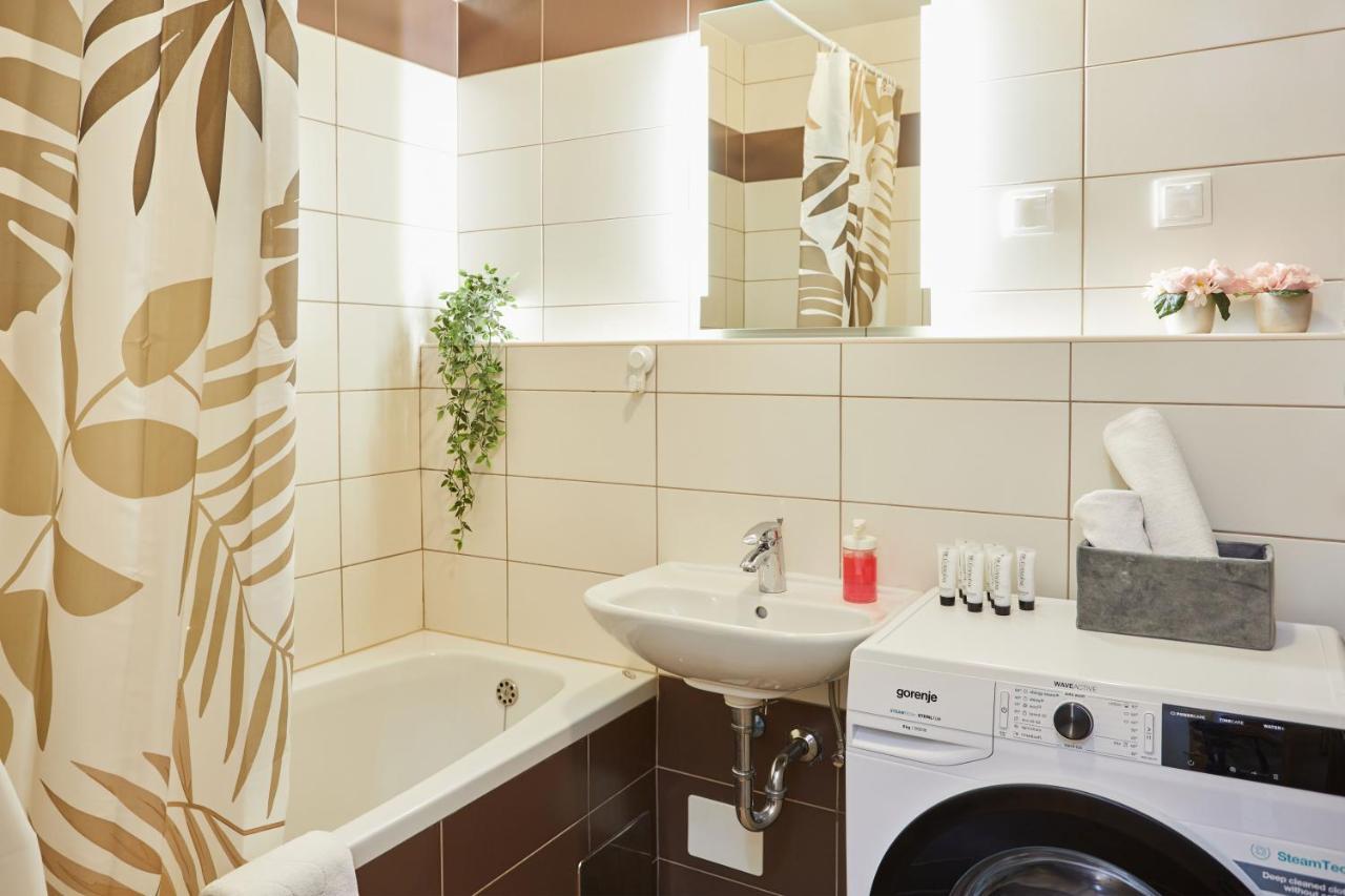 Spacious 2Bdr Apartment Near Business District Zágráb Kültér fotó