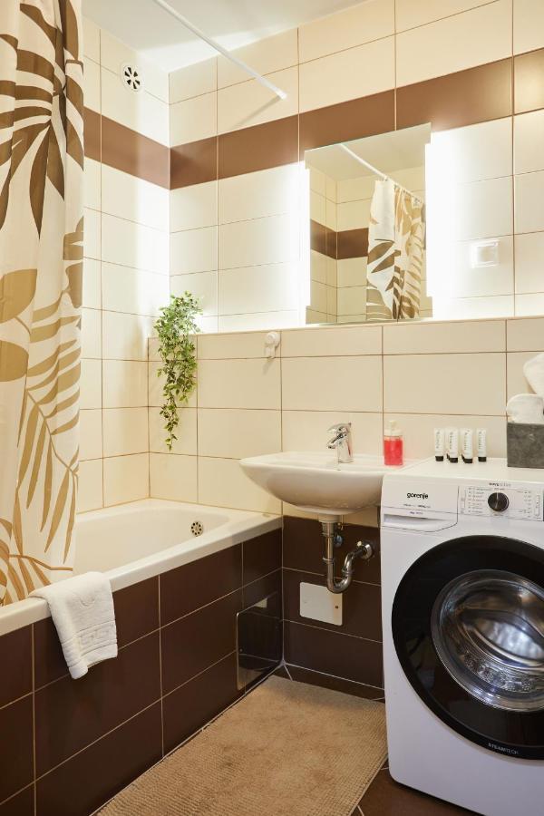 Spacious 2Bdr Apartment Near Business District Zágráb Kültér fotó